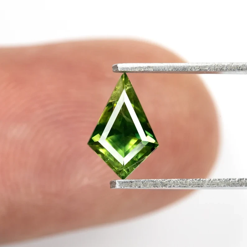 1.23ct Natural Green Sapphire Kite Shape Gem|heated only|geometric|rare|exclusive